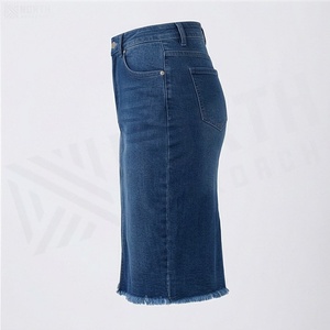 Falda lápiz de satén transpirable de cintura alta para mujer, estilo japonés, color liso, con dobladillo deshilachado, ideal para verano. - Product Image 3