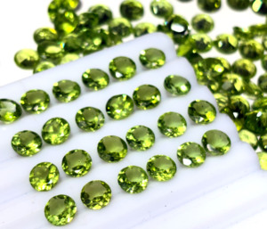Pierres précieuses vertes naturelles de péridot, taille brillante, polies, certifiées par un tiers, 5 mm, 0,1-1 carat, en vrac, taille personnalisée, pierres non montées - Product Image 3