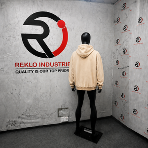 Sweat à capuche oversize beige délavé pour homme, imprimé graphique vieilli, style streetwear, tenue quotidienne d'automne, coton premium, élégant et confortable - Product Image 4