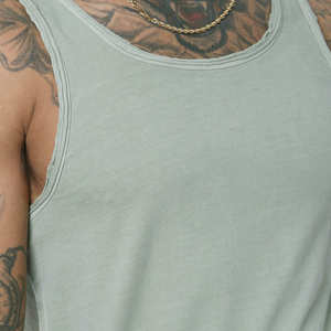 Camiseta sin mangas ajustada con cuello redondo y logo personalizado para hombre, camiseta deportiva acanalada para gimnasio y running - Product Image 6