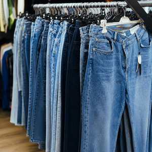 Jeans en coton pour hommes, pantalons en denim bleu empilés, style décontracté, pour hommes et femmes, lot en stock, fabriqué au Bangladesh, vente en gros de jeans en denim pour hommes - Product Image 3