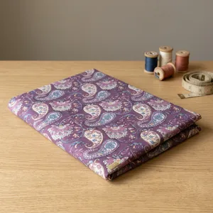 Tissu en coton imprimé cachemire violet chic avec motifs floraux pour robes, couture, quilting, artisanat et projets de décoration intérieure - Product Image 3