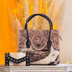 Sac fourre-tout tendance 2026 en cuir véritable avec fourrure, style bohème, motifs floraux gravés, sacs fourre-tout sculptés, sacs de style western - Product Image 6