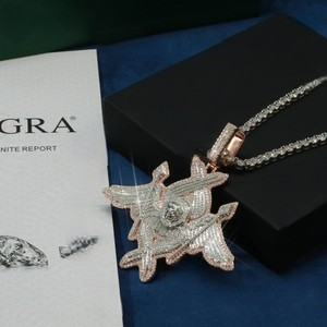 จี้ห้อยคอแบบกำหนดเอง เงินแท้ 925 ชุบโรเดียม GRA มอยส์ซาไนต์ ผ่านการทดสอบเพชร ตัวอักษรทันสมัย สำหรับผู้ที่ได้รับการรับรอง - Product Image 1