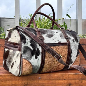 Sac de voyage en cuir de vachette pleine fleur véritable, personnalisé, avec poils, sac de week-end en cuir travaillé, sacs de voyage pour la nuit, unisexe - Product Image 3