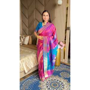 ผ้าไหมอิกกัตปาโตลาเนื้อนุ่มลายมีนาคารี ประดับด้วยลายขนนกยูงและขอบดิ้นทองคำ สำหรับงานแต่งงาน - Product Image 5