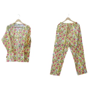 ชุดนอนผู้หญิงผ้าฝ้ายแท้ 100% ลายดอกไม้พิมพ์ดิจิทัลสวยงาม ทันสมัย เอวยางยืด แขนยาว ชุดนอนฤดูร้อน - Product Image 1