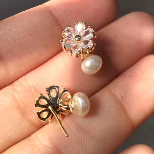 Pendientes de Perlas de Agua Dulce con Diseño de Flor de Trébol, Chapados en Oro, Antideslustre, Fabricante y Proveedor Mayorista de Joyería - Product Image 2