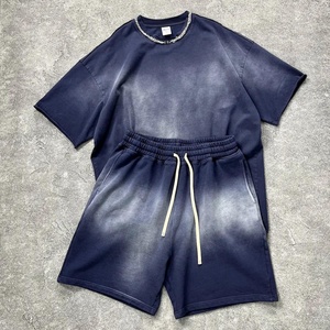 Conjunto de 2 piezas de verano para hombre OEM, estilo urbano, con logo personalizado, de algodón, lavado ácido, estampado vintage, efecto desgastado por el sol, camiseta y pantalones cortos. - Product Image 2