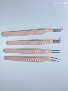 ชุดแหนบคิ้วสแตนเลสสตีลความแม่นยำสูง DANTRIC IMPLANTS รุ่น JQ-574 ปลายเรียบ ทนทาน ขนาด 10 มม. ด้ามจับสีชมพู ดีไซน์กันลื่น - Product Image 3