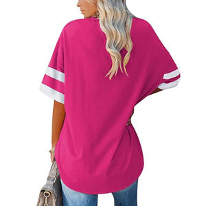 เสื้อยืดโอเวอร์ไซส์ผู้หญิง แขนสั้น สีแดงกุหลาบ คอกลม ทรงปกติ ระบายอากาศได้ดี ผ้าถัก ตกแต่งลายพิมพ์ลำลอง สไตล์ฤดูร้อน - Product Image 4