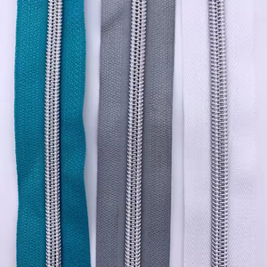 Vente en gros de couleurs arc-en-ciel personnalisées # 3 # 5 # 8 # 10 Tailles de Fermetures Éclair en Nylon Écologiques à Dents Fantaisie pour Textiles de Maison et Pantalons - Product Image 3