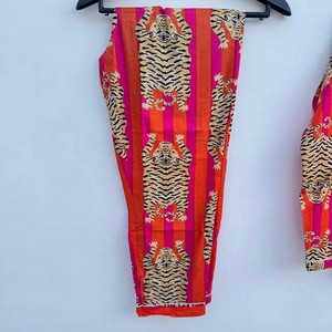 Conjunto de Pijama de 3 Piezas con Estampado de Tigre para Mujer, Manga Corta, Cuello Camisero, Pantalón Largo, Tejido 100% Algodón, Ropa de Dormir Suave y Moderna para Primavera - Product Image 4