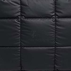 Sac matelassé à bas prix, sac à bandoulière léger en matière douce, grande capacité de rangement, style fourre-tout pour les voyages et le quotidien - Product Image 6