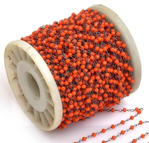 Chaîne de chapelet en corail rouge hydro, perles rondes facettées de 3 mm, fil de métal gris fusil enroulé, rouleau en vrac pour la fabrication de bijoux - Product Image 4