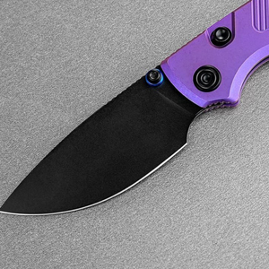 Navajas plegables con mango acanalado morado, hoja afilada con revestimiento negro, pomo azul y clip de bolsillo a juego para uso diario al aire libre (EDC) - Product Image 6