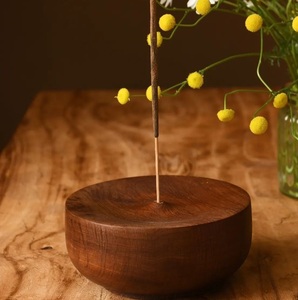 Porta Incienso Redondo de Madera Hecho a Mano, Quemador Decorativo de Agarbatti, Recipiente Profundo para Atrapar Cenizas, Decoración para el Hogar, Forma Redonda, Natural - Product Image 1