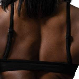 Soutien-gorge de sport noir froncé à col en V avec logo personnalisé pour femme, maintien élevé, rembourré, pour la gym, l'athlétisme, le fitness, crop top, vêtements de sport, vente en gros - Product Image 4