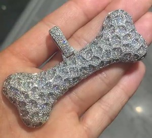 Collier Pendentif Os de Chien Élégant en Argent 925 et Or 14K de Haute Qualité avec Diamant Moissanite pour Enfants, Idéal au Quotidien - Product Image 1