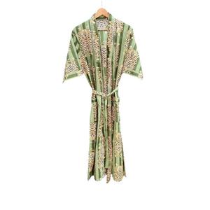 Robe kimono en coton à imprimé tigre pour femme, vert sauge rayé, respirante, écologique, à manches courtes, longueur complète, avec ceinture à nouer - Product Image 1