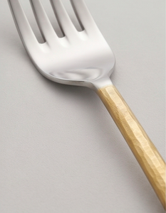 Ensemble de couverts argentés avec manche doré, fabriqués en acier inoxydable, vaisselle haut de gamme pour des repas élégants et des maisons modernes - Product Image 2