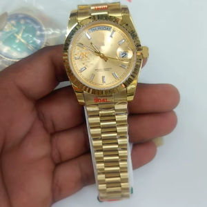 Montre pour femmes en acier inoxydable de luxe, à quartz analogique Seiko, étanche, avec placage or - Product Image 5