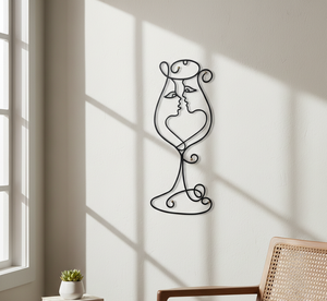 งานศิลปะติดผนังเหล็กดัดทำมือ รูปแบบโรแมนติกที่เชื่อมต่อกันอย่างลงตัวภายในแก้วไวน์สุดหรู เหมาะสำหรับของขวัญขึ้นบ้านใหม่ - Product Image 2