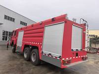 Nouveau camion-citerne diesel pour pompiers, équipement de lutte contre l'incendie avec bateaux, pompes, arroseurs, uniformes, réservoir de plus de 10 000 L, hauteur de travail maximale de 65 m