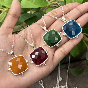 Pendentif fantaisie tendance en forme de coussin en laiton plaqué argent 18 carats avec pierre précieuse de jade naturel, vente en gros, bijoux de mode pour mariage, best-seller - Product Image 5