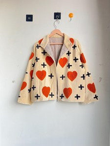 Chaqueta Suzani de Mujer con Bordado de Corazón y Cruz en Terciopelo Hecho a Mano Estilo Boho, Abrigo de Invierno para Mujer, Ropa Exterior para Chicas - Product Image 1