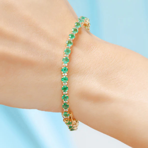 Pulsera de tenis de moda con esmeralda redonda y diamantes engastados en oro de 18 quilates - Product Image 1