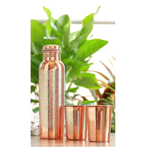 Bouteille d'eau en cuivre de qualité supérieure, design élégant, pour les bienfaits pour la santé, destinée aux grossistes d'Inde. - Product Image 2