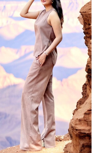 Ensemble coordonné sans manches pour femme, couleur taupe, avec haut décontracté et pantalon large, ensemble minimaliste pour les voyages et la détente - Product Image 3