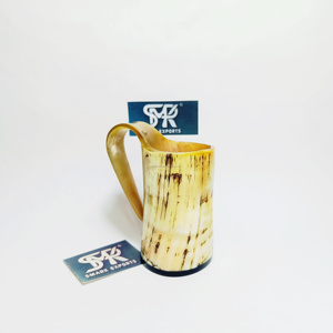 Exquisita jarra de cerveza de cuerno africano natural hecha a mano con un impresionante acabado de piel, ideal para bares rústicos y amantes del estilo vikingo - Product Image 5