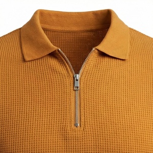 Polo en maille gaufrée à manches courtes pour homme, couleur moutarde, fermeture éclair, design uni, coupe classique - Product Image 4