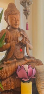 Statue de Bouddha en bois écologique sculptée à la main, figurine d'art populaire pour l'autel de la maison, décoration pour la fête des pères et Noël - Product Image 1
