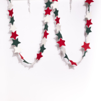 Guirlande d'étoiles en laine rouge, blanc et vert faite à la main pour la décoration de l'arbre de Noël, en feutre et fil
