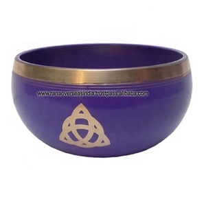 Bol sonore en laiton Triquetra de haute vente en violet pour la guérison énergétique, la pleine conscience, la méditation, la relaxation à bon prix - Product Image 1