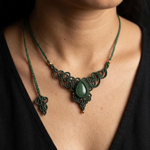 Collar de Macramé Hecho a Mano con Colgante Ovalado de Aventurina Verde, Cordón Verde Oscuro, Joyería Boho Curativa, Venta al Por Mayor - Product Image 3
