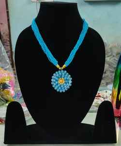 Collier floral perlé fait main pour femme, ras-de-cou bohème à fleurs, bijoux élégants tissés à la main, cadeau idéal pour mariages (vente en gros) - Product Image 4