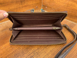 Offre Spéciale à la main usiné sculpture portefeuille pochette coque de téléphone élégant Multi utilisations cuir occidental nouveauté bracelet portefeuille pour les femmes - Product Image 6