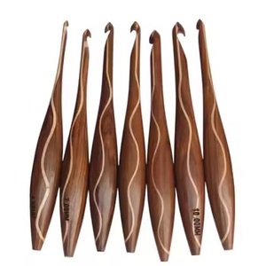 Agujas de ganchillo de madera Galaxy, agujas de tejer ergonómicas, herramientas hechas a mano con acabado suave, gancho de ganchillo de madera - Product Image 1