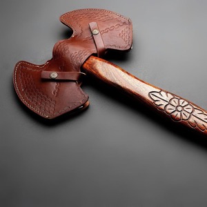 Hacha de Acero de Damasco Hecha a Mano de Alta Calidad con Mango de Madera de Palisandro y Funda de Cuero para Entusiastas del Aire Libre y Coleccionistas - Product Image 5