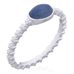 Elegante anillo de plata de ley apilable con piedra ovalada de cianita - Product Image 1