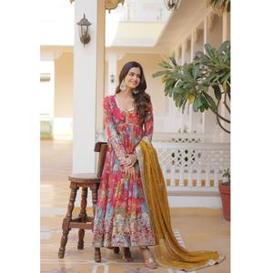 Robe ALIA CUT prête à porter de qualité supérieure avec ensemble dupatta, meilleur design d'impression numérique sur robe rouge douce, au meilleur prix disponible - Product Image 3