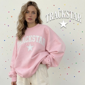 เสื้อสเวตเชิ้ตสีชมพูขนาดใหญ่สำหรับผู้หญิง พร้อมลายกราฟิกตัวอักษร Trackstar สไตล์สตรีทแวร์สุดชิค - Product Image 1
