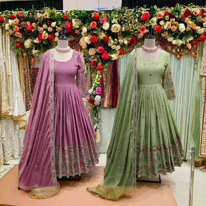 ชุดแต่งงานผ้าไหมซินอนแท้เนื้อหนักแบบใหม่ - ชุดพร้อมผ้าคลุมไหล่แบบปัก  ตัดเย็บเสร็จสมบูรณ์ - Product Image 1