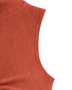 Top Corto Personalizado Color Naranja Quemado, Cuello Alto Acanalado, Sin Mangas, con Cordón Ajustable, Fruncido en la Parte Delantera, Corte Ajustado para Mujer - Product Image 6