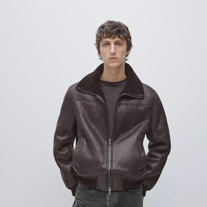 Chaqueta de Cuero Genuino para Hombre, Estilo Motero, Cuello Alto, Cierre de Cremallera, Impermeable, Resistente al Viento, Forro de Piel Sintética, Logotipo Delantero y Trasero, Corte Regular, Invierno - Product Image 1