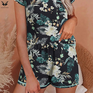 Conjunto de camiseta y pantalones cortos para mujer con diseño de sublimación al mejor precio, ropa informal de dos piezas para exteriores, conjunto deportivo. - Product Image 5